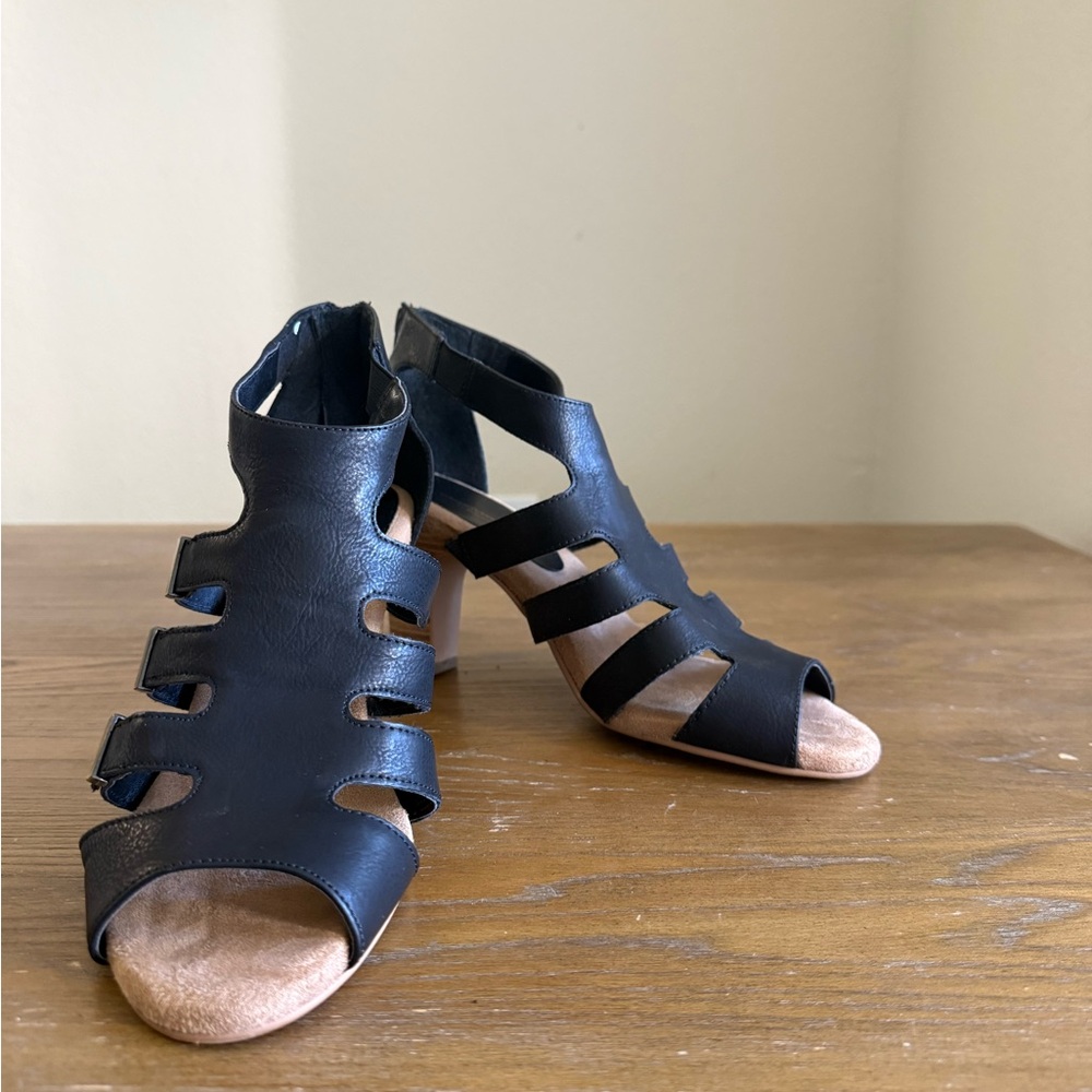 cloudwalkers Black Cutout Strappy Open-Toe Block Heel Sandals